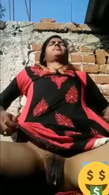 हसते खेलते चूत का भोसड़ा सहलाती देहाती लड़की वीडियो — screenshot 10