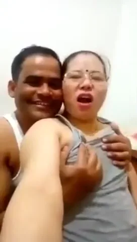 नेपाली रंडी आंटी अपने भतीजे के लंड पर चढ़कर मजे करती देसी चुदाई — screenshot 7