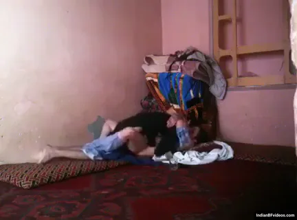 पाकी कपल का होममेड सेक्स एमएमएस दिन में बिस्तर पर देसी चुदाई वीडियो