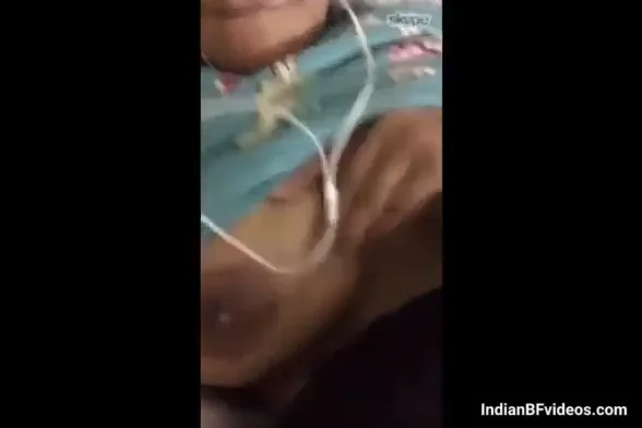वीडियो कॉल पर गर्लफ्रेंड ने अपने बड़े बूब्स दबाए और दिखाए देसी एमएमएस वीडियो — screenshot 4