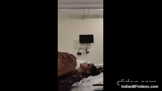 बॉयफ्रेंड के मना करने के बावजूद लंड चूसने पर तुली देसी लड़की फिर देहाती चुदाई करती हुई हिंदी बीएफ — screenshot 7