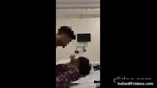 बॉयफ्रेंड के मना करने के बावजूद लंड चूसने पर तुली देसी लड़की फिर देहाती चुदाई करती हुई हिंदी बीएफ — screenshot 9