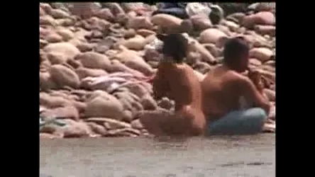 नदी किनारे नंगी नहाती देहाती औरतों की चूत गांड दिखाते हुए सेक्सी वीडियो — screenshot 10