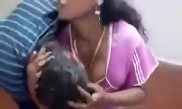 केबल वाले लड़के से प्यासी मल्लू भाभी का हॉट रोमांस और चुदाई मल्लू बीएफ वीडियो — screenshot 4