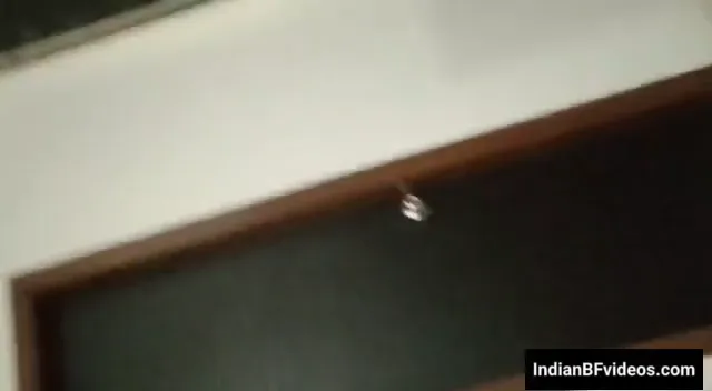 देसी हॉट लवर ने होटलरूम में जबरदस्त चुदाई का आनंद लिया बीएफ वीडियो — screenshot 4