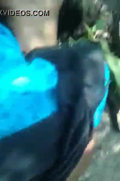 जंगल में चुदते जोर से कराहती तमिल लड़की की देसी चूत चुदाई वाली वीडियो — screenshot 5