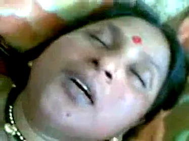 मम्मी की मस्त चूत को बेटे ने जोरदार तरीके से चोदा देसी चुदाई हिंदी बीएफ — screenshot 10
