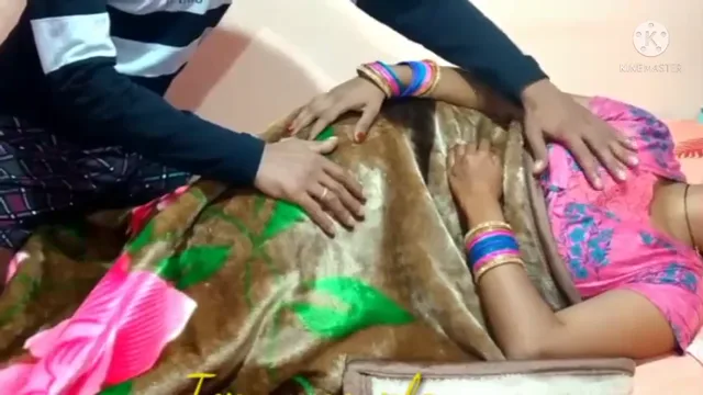 गहरी नींद में सोई भाभी की चिकनी जांघें सहलाकर देवर ने चोदा हिंदी बीएफ — screenshot 1