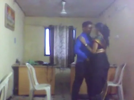 सरकारी दफ्तर में सहकर्मियों की जोरदार चुदाई हिंदी बीएफ एमएमएस — screenshot 1