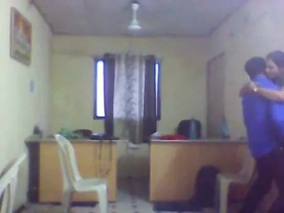 सरकारी दफ्तर में सहकर्मियों की जोरदार चुदाई हिंदी बीएफ एमएमएस — screenshot 2