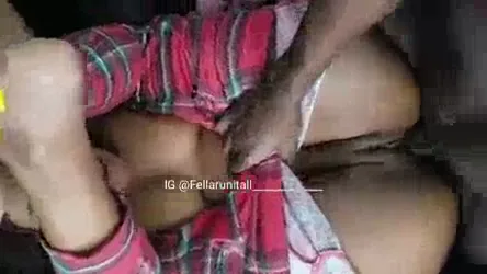 रात में सौतेली बेटी की नाइट ड्रेस खिसकाकर चूत चोदते हुए देसी बीएफ वीडियो — screenshot 2