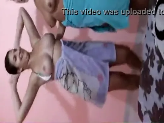 मिजोरम हॉस्टल लड़कियों की नंगी दंगा मस्ती और देसी चुदाई वाली ब्लू फिल्म — screenshot 2