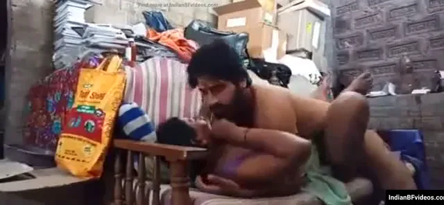 सोफे में लेटी नौकरानी की मालिक ने हॉल में लंड घुसाकर देसी चुदाई की हिंदी बीएफ एमएमएस