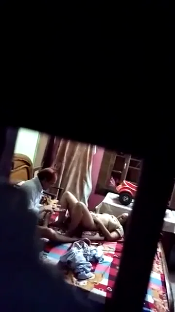 लोन की ईएमआई के लिए भाभी ने अंकल का लंड लिया अपनी बिग बूब्स चूत में देसी चुदाई — screenshot 1