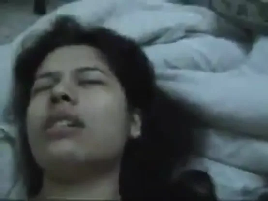 देसी कामवाली भाभी को नौकरी का झांसा देकर घर बुला कर जोरदार देहाती चुदाई करते हुए हिंदी बीएफ वीडियो — screenshot 3