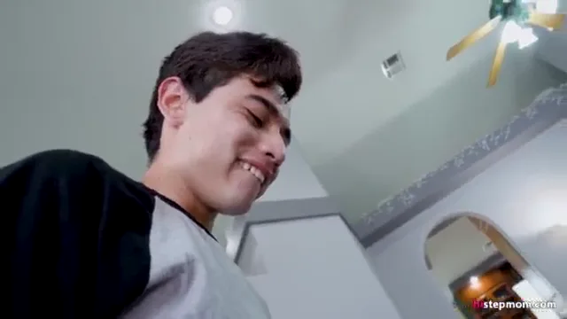 हॉट स्टेप मॉम अपने ठरकी बेटे के मोटे लंड से चुदती हुई अंग्रेजी बीएफ — screenshot 6