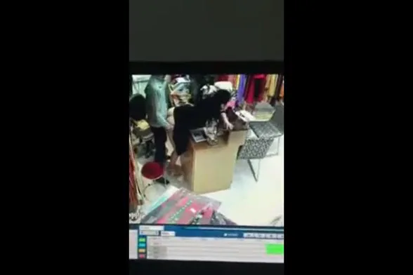 दुकानदार ने हॉट कस्टमर की चूत चोदकर देसी चुदाई का मजा लिया MMS वीडियो — screenshot 3