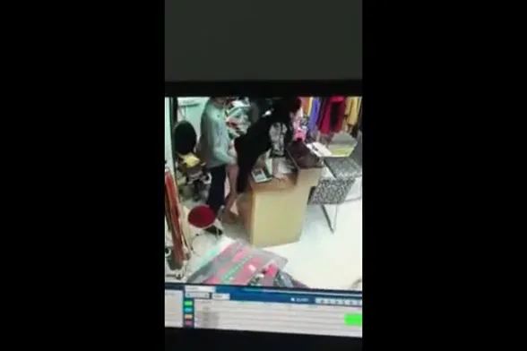 दुकानदार ने हॉट कस्टमर की चूत चोदकर देसी चुदाई का मजा लिया MMS वीडियो — screenshot 4