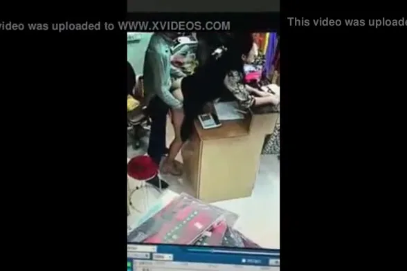 दुकानदार ने हॉट कस्टमर की चूत चोदकर देसी चुदाई का मजा लिया MMS वीडियो — screenshot 5