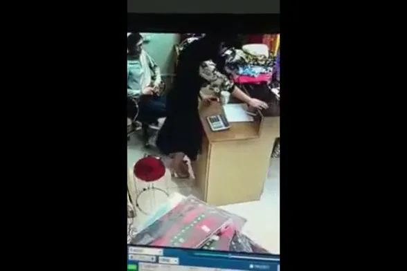 दुकानदार ने हॉट कस्टमर की चूत चोदकर देसी चुदाई का मजा लिया MMS वीडियो — screenshot 10
