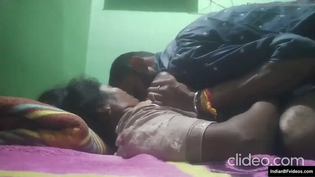 रात में तमिल पति ने बीवी को नंगी करके बेडरूम में बूब्स दबाते हुए चुदाई की देसी एमएमएस
