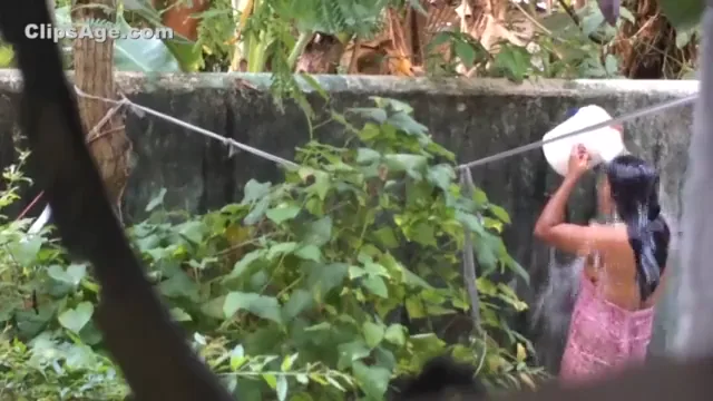 दोस्त की बहन को नहाते हुए देखकर चुदाई का मजा लिया — screenshot 2