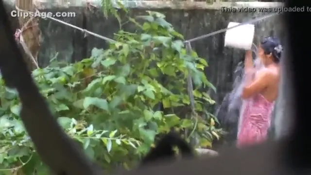 दोस्त की बहन को नहाते हुए देखकर चुदाई का मजा लिया — screenshot 3