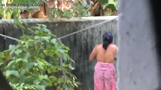दोस्त की बहन को नहाते हुए देखकर चुदाई का मजा लिया — screenshot 5