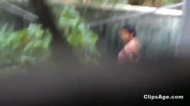 दोस्त की बहन को नहाते हुए देखकर चुदाई का मजा लिया — screenshot 8