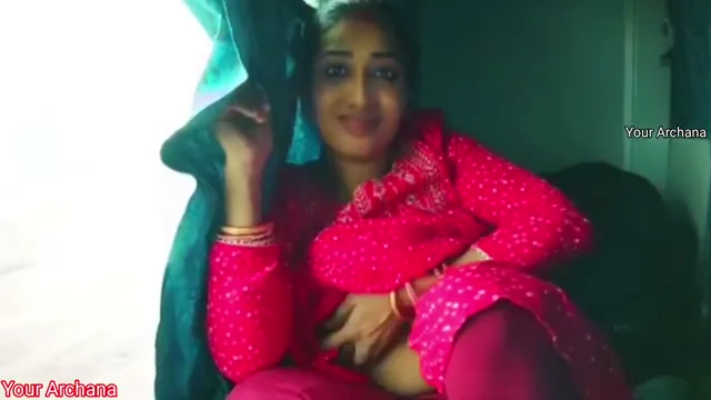 ट्रेन में न्यूली मैरिड इंडियन कपल की हनीमून चूत चुदाई वाला देसी सेक्स MMS वीडियो — screenshot 1