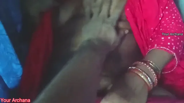 ट्रेन में न्यूली मैरिड इंडियन कपल की हनीमून चूत चुदाई वाला देसी सेक्स MMS वीडियो — screenshot 4