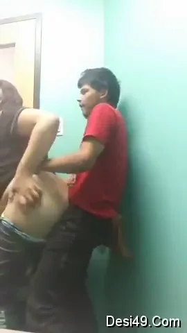 रिच लड़की पेपर वाले लड़के से डॉगी स्टाइल देहाती चुदाई वीडियो — screenshot 1