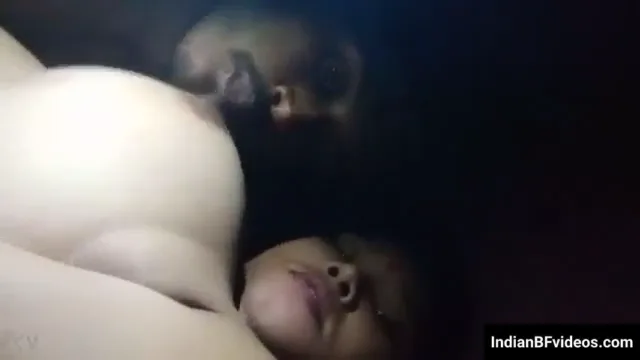 रात में पति ने बीवी के गोरे बूब्स चूसे सेल्फी हिंदी बीएफ वीडियो — screenshot 5