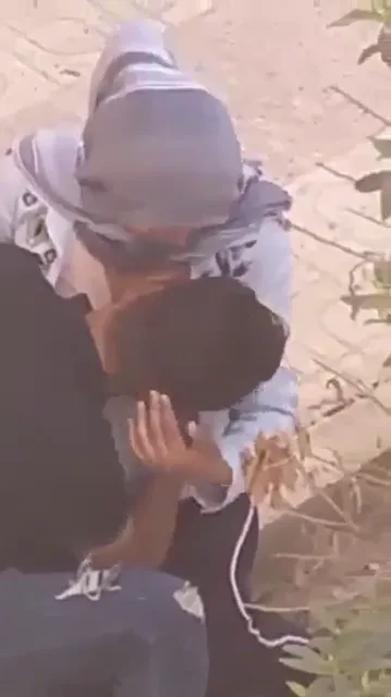 पाकिस्तानी गर्लफ्रेंड के मोटे बूब्स को बॉयफ्रेंड ने खुले में चूसते हुए देसी एमएमएस ब्लू फिल्म — screenshot 4
