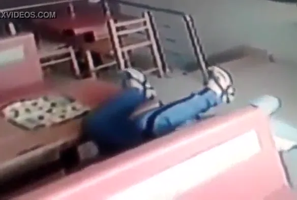 रेस्टोरेंट में देसी कपल की जोरदार चुदाई करते हुए मैनेजर ने पकड़कर लताड़ा ब्लू फिल्म वीडियो — screenshot 4