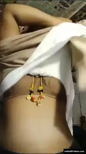 शादीशुदा मल्लू औरत ने कपड़े उतारकर बूब्स दिखाए देसी सेक्स मल्लू बीएफ वीडियो — screenshot 2