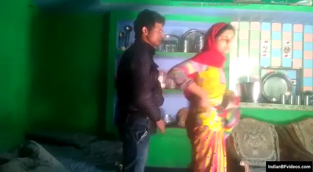 विलेज भाभी घोड़ी बन पडोसी से चूत चुदाई गांव देसी बीएफ MMS