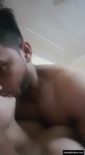 देसी खूबसूरत जवान जोड़े की जोरदार चूत चोदाई और सेक्स मस्ती — screenshot 6