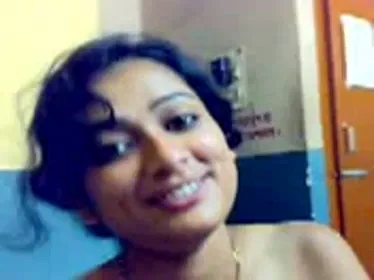 बॉयफ्रेंड ने जीएफ को नंगा करके बूब्स चूसा फिर चूत में लंड डाला देसी एमएमएस — screenshot 3