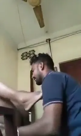 भाभी को गोद में उठाकर कमरे में ले जाकर चूत चोदने वाला देसी सेक्स वीडियो — screenshot 1