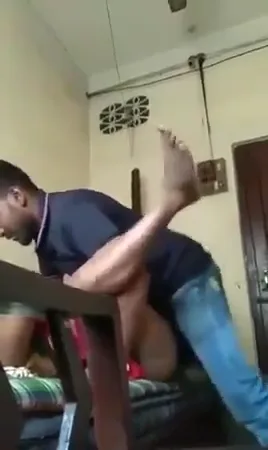 भाभी को गोद में उठाकर कमरे में ले जाकर चूत चोदने वाला देसी सेक्स वीडियो — screenshot 5