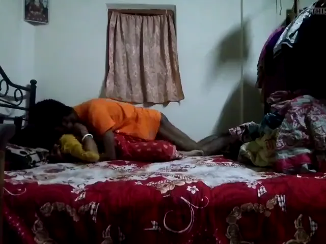 अठारह साल की जवान भाभी को देवर ने बिस्तर पर चोदा देसी बीएफ एमएमएस — screenshot 3