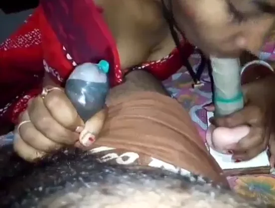 पति का लंड और डिलडो एक साथ चूसती भाभी की गंदी हिंदी बीएफ वीडियो — screenshot 3