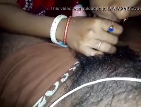 पति का लंड और डिलडो एक साथ चूसती भाभी की गंदी हिंदी बीएफ वीडियो — screenshot 6