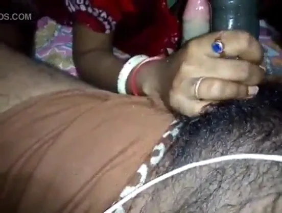 पति का लंड और डिलडो एक साथ चूसती भाभी की गंदी हिंदी बीएफ वीडियो — screenshot 7