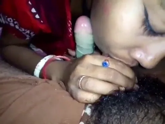 पति का लंड और डिलडो एक साथ चूसती भाभी की गंदी हिंदी बीएफ वीडियो — screenshot 8