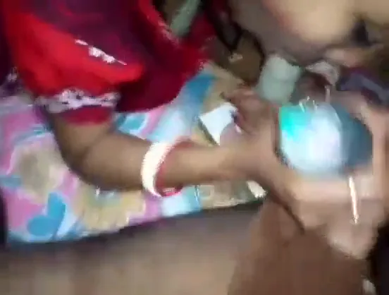 पति का लंड और डिलडो एक साथ चूसती भाभी की गंदी हिंदी बीएफ वीडियो — screenshot 9