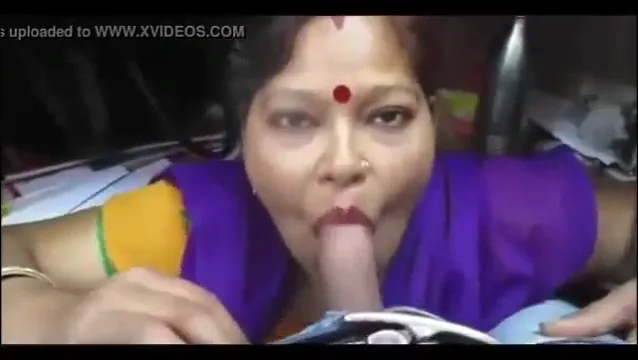 दोस्त की माँ ने लंड चूस डाला देसी आंटी चुदाई हिंदी बीएफ वीडियो — screenshot 3