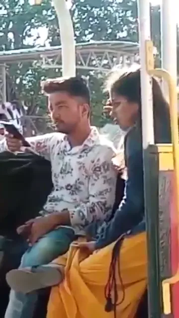 गर्लफ्रेंड ने बॉयफ्रेंड को मुठ मारकर ब्लोजॉब देकर माल निकाला देसी सेक्स वीडियो — screenshot 3
