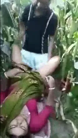 बड़े बूब्स वाली मोटी आंटी ने खुले में लंड चूसकर चूत चुदाई की ब्लू फिल्म — screenshot 1